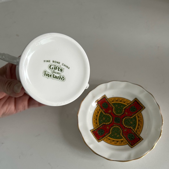 Gifts from Ireland Fine Bone China Mug & Saucer with Gold Trim & Cross - Picture 8 of 8